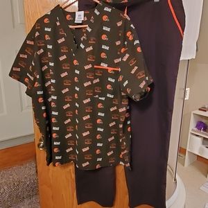 NFL Apparel Cleveland Browns Scrubs XL - top & bottom